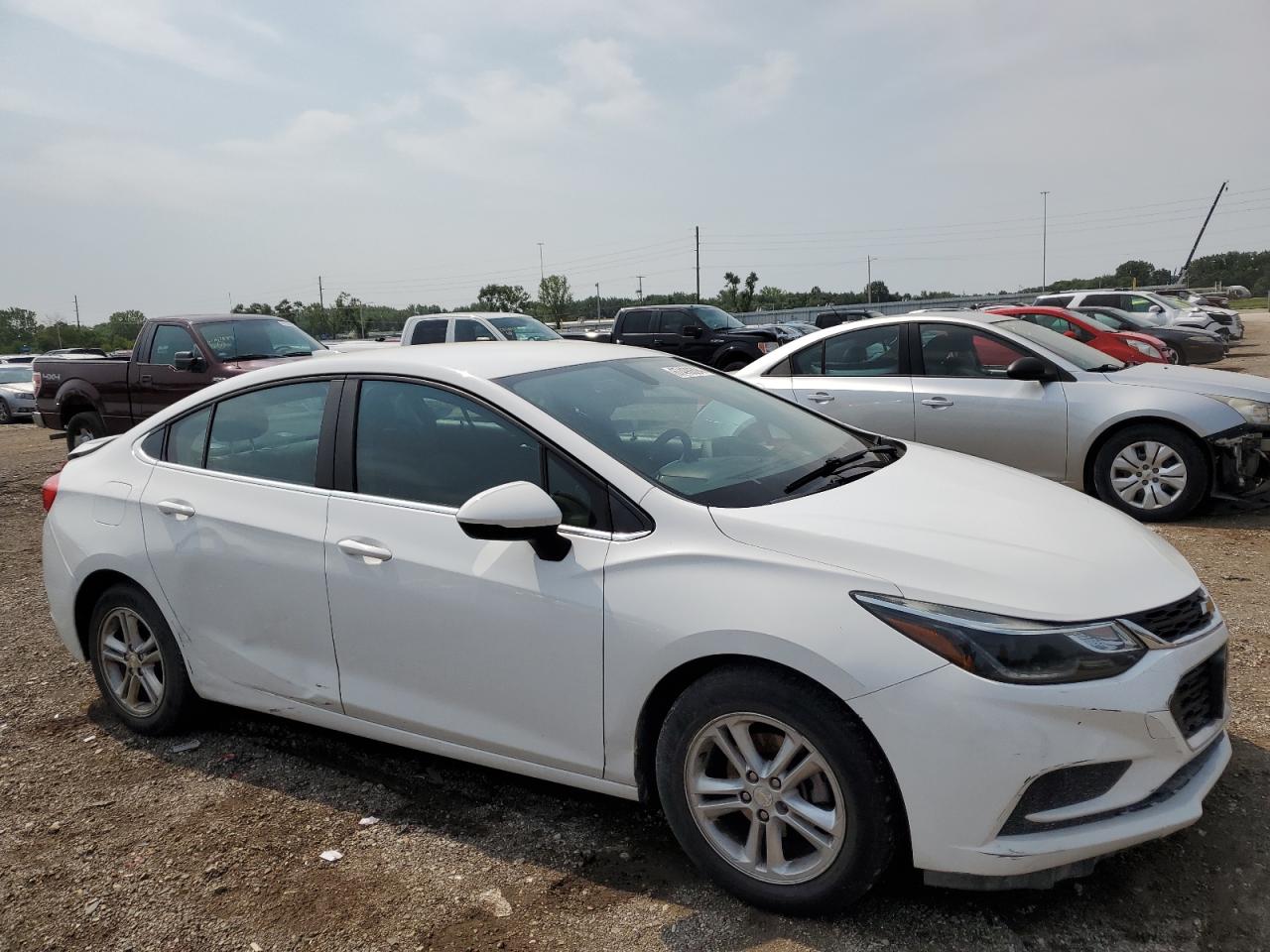 2017 Chevrolet Cruze - Image 4