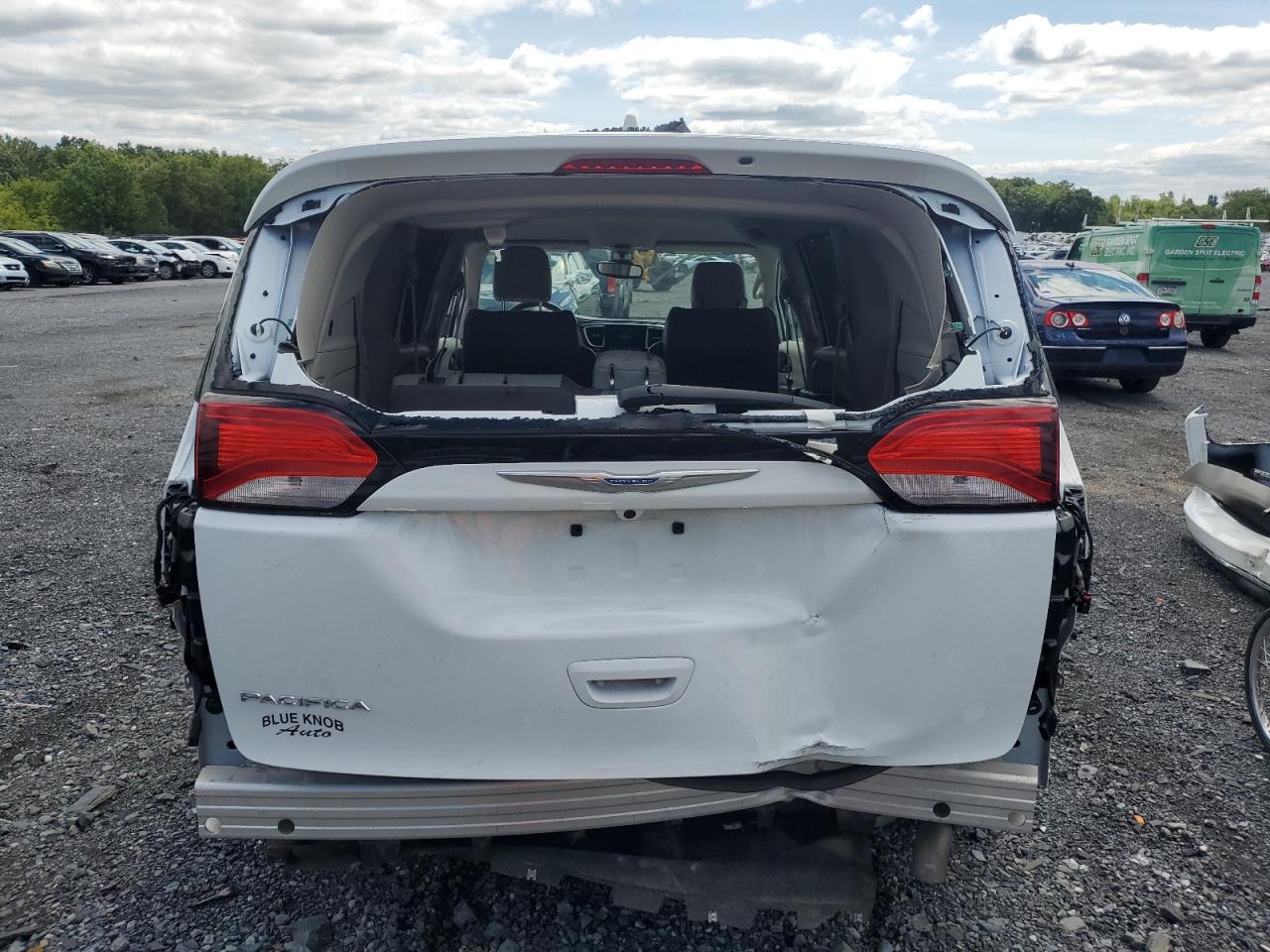 2017 Chrysler Pacifica Touring L VIN: 2C4RC1BG2HR794810 Lot: 68286994