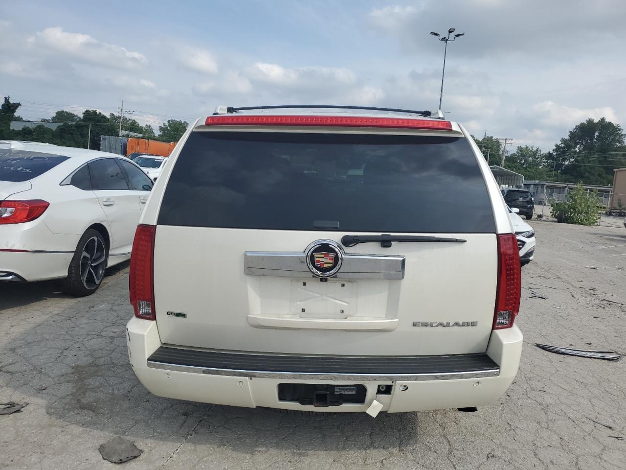 1GYS4CEF5BR198823 2011 Cadillac Escalade Premium