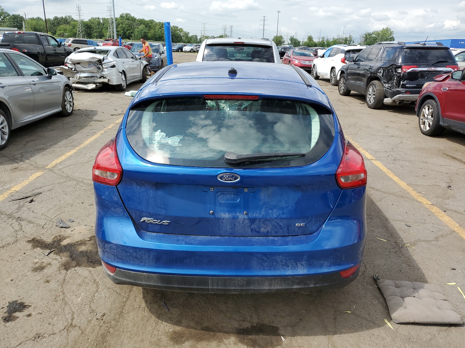 2018 Ford Focus Se vin: 1FADP3K22JL235521