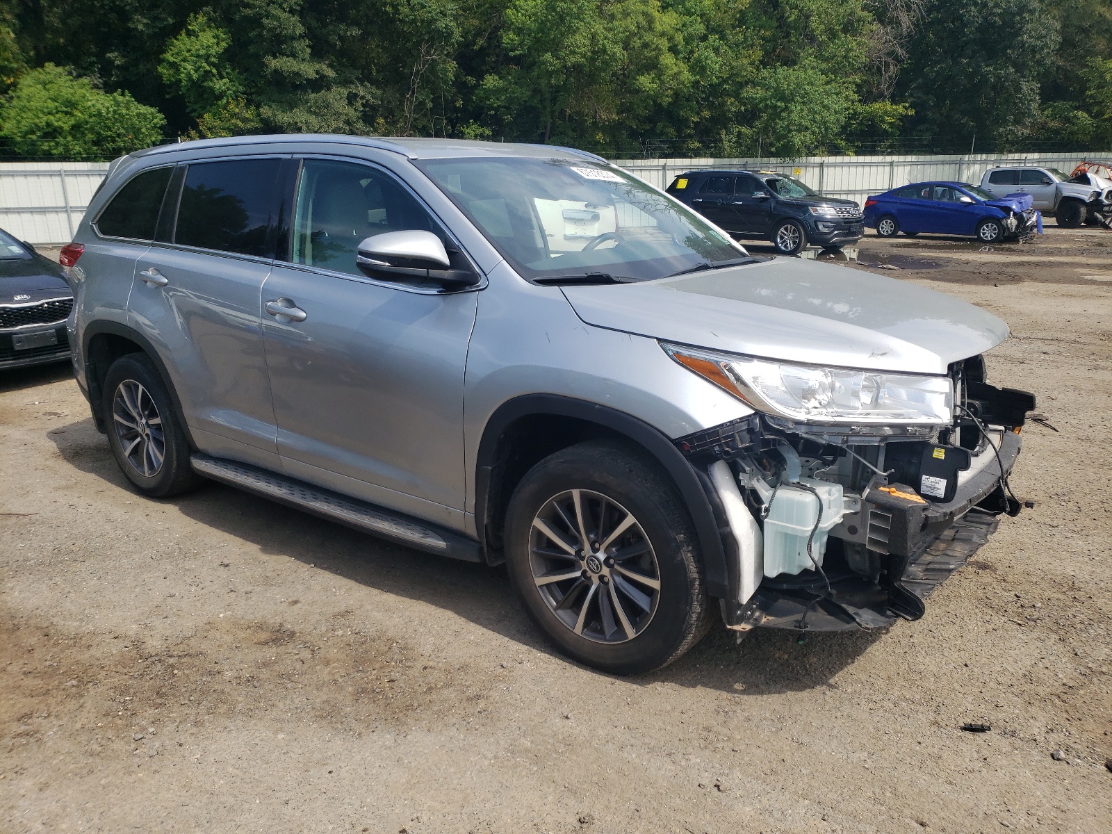 5TDKZRFH8JS285139 2018 Toyota Highlander Se