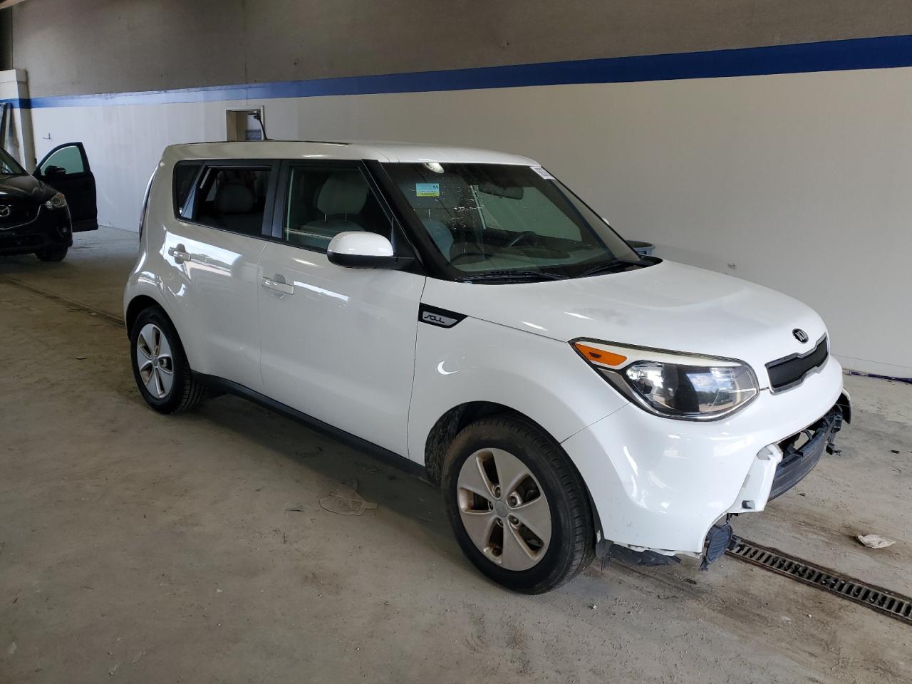 VIN KNDJN2A27G7283256 2016 KIA SOUL no.4