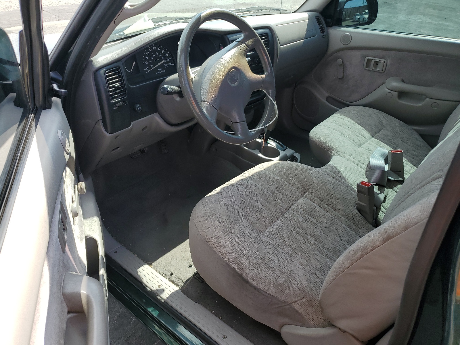 5TENL42N52Z106881 2002 Toyota Tacoma