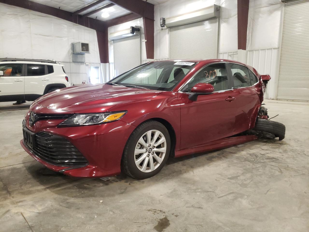 VIN 4T1B11HK1JU666128 2018 TOYOTA CAMRY no.1