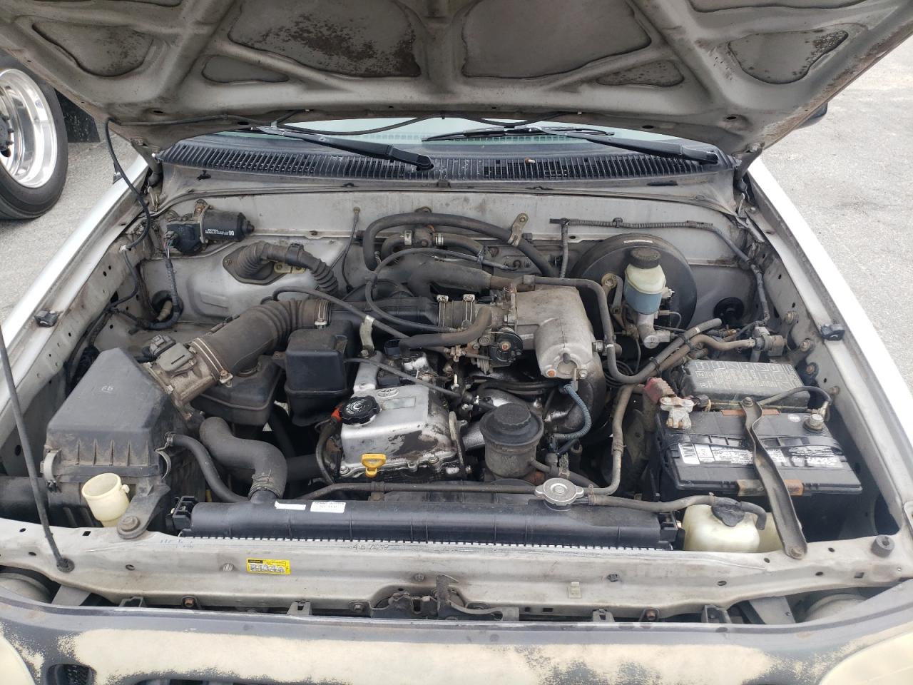 5TENL42NX2Z067379 2002 Toyota Tacoma