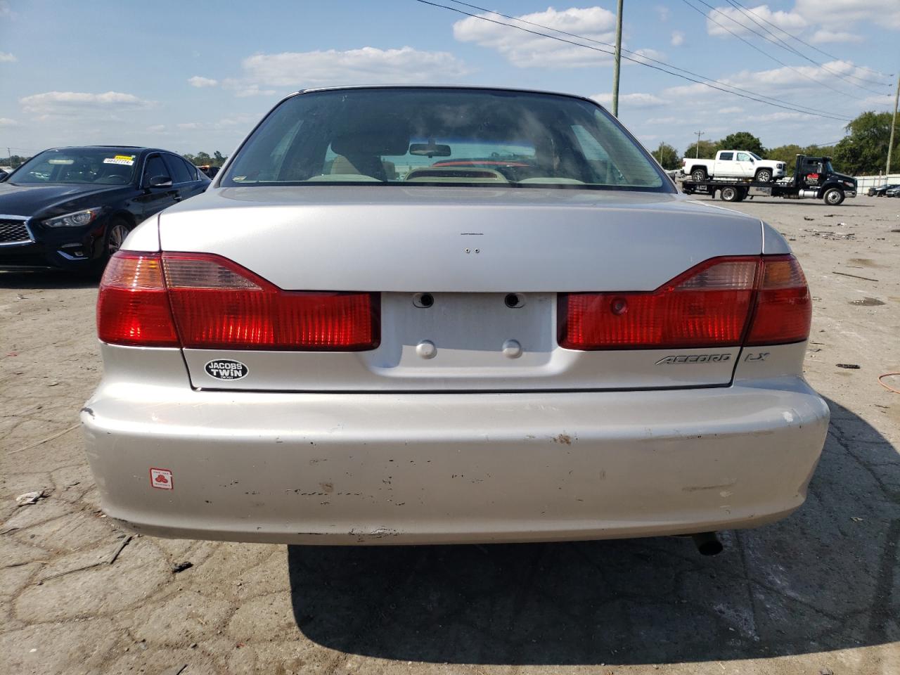 1998 Honda Accord Lx VIN: 1HGCG5645WA140811 Lot: 68247424