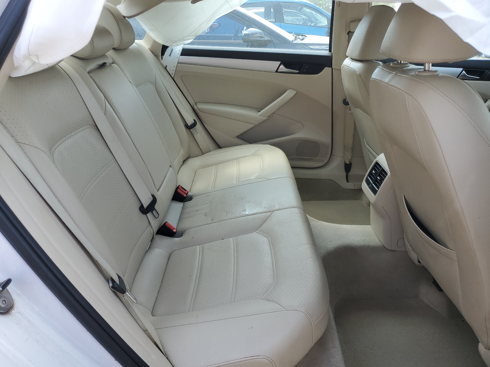 1VWBN7A33DC127807 2013 Volkswagen Passat Se