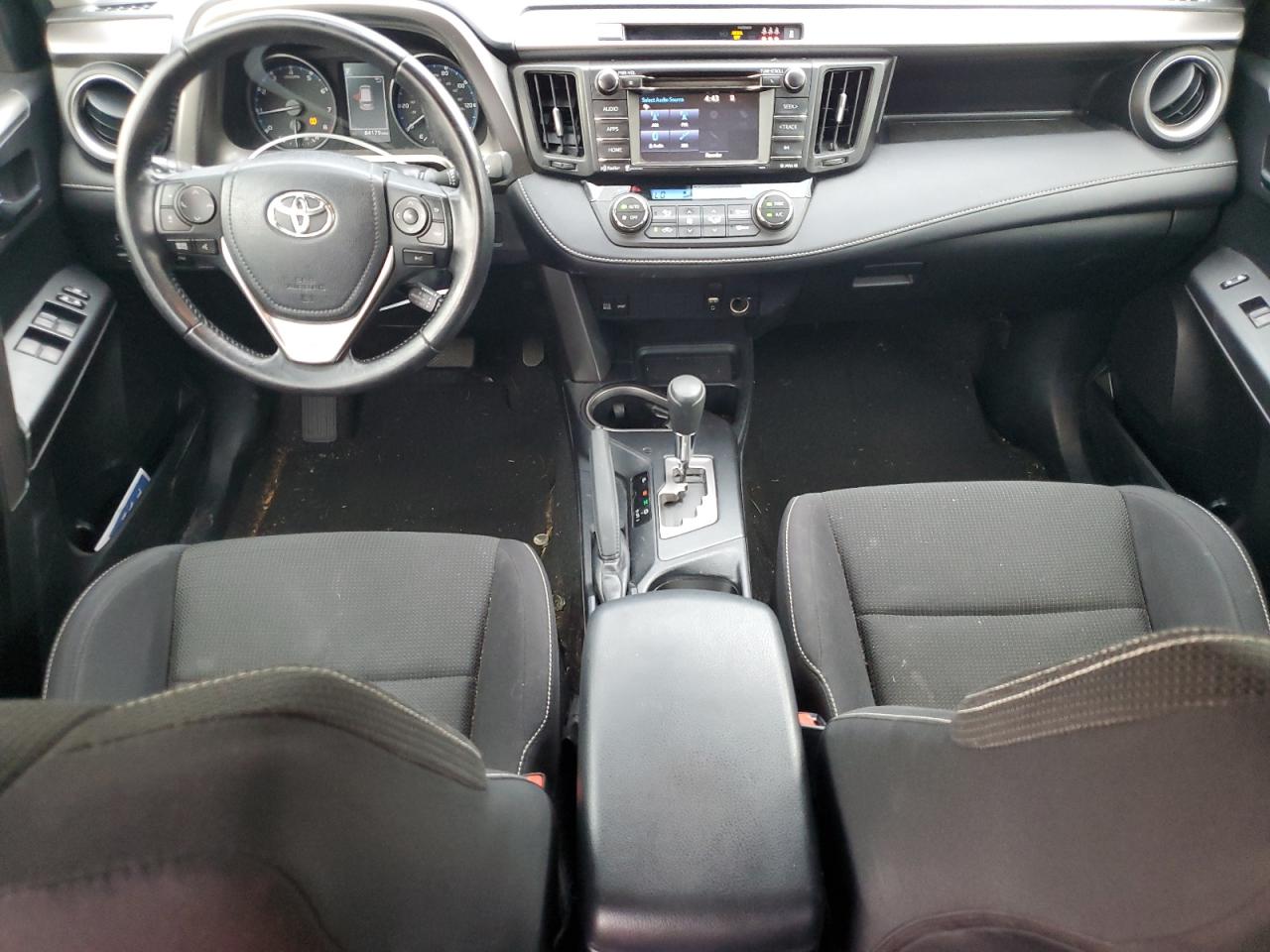 JTMRFREV8HJ129611 2017 Toyota Rav4 Xle