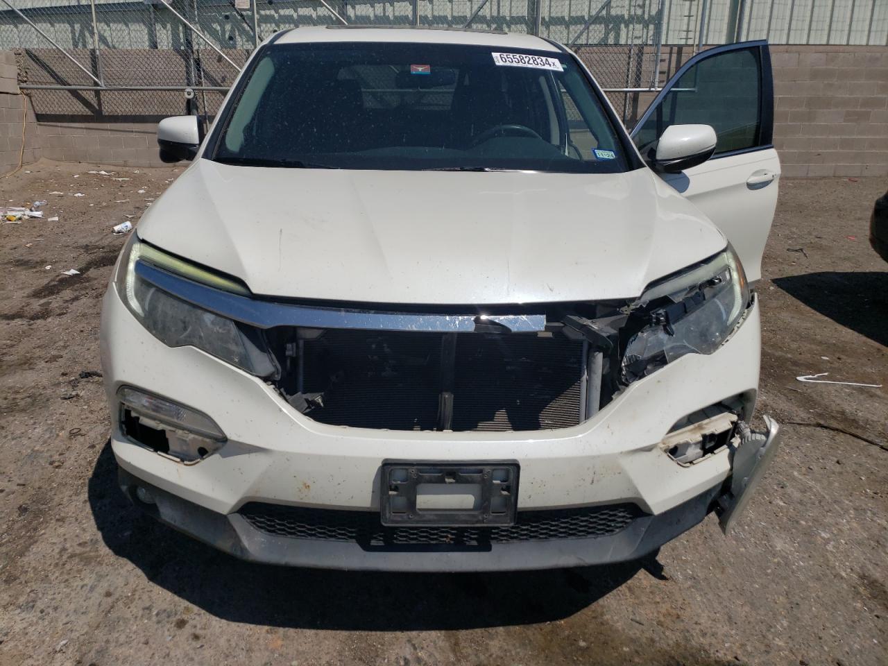 2HKRW1H81HH520230 2017 Honda Cr-V Exl