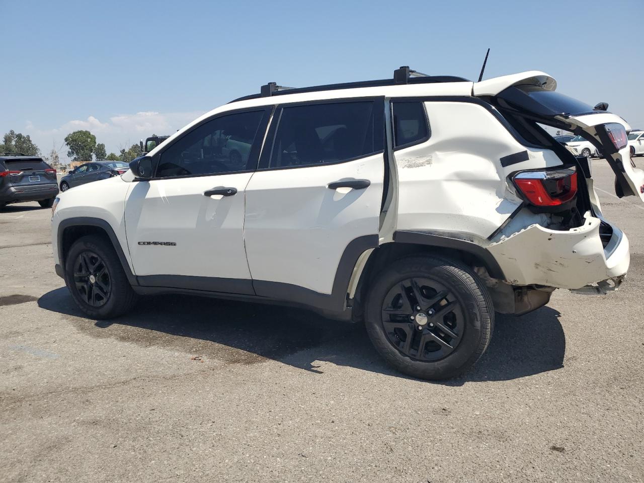 3C4NJCAB0JT461031 2018 JEEP COMPASS - Image 2