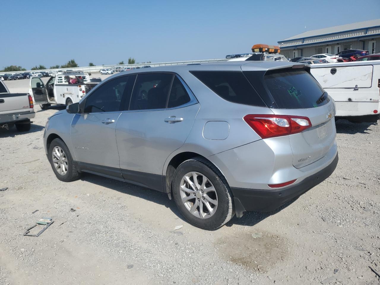 3GNAXJEV1JS584632 2018 CHEVROLET EQUINOX - Image 2