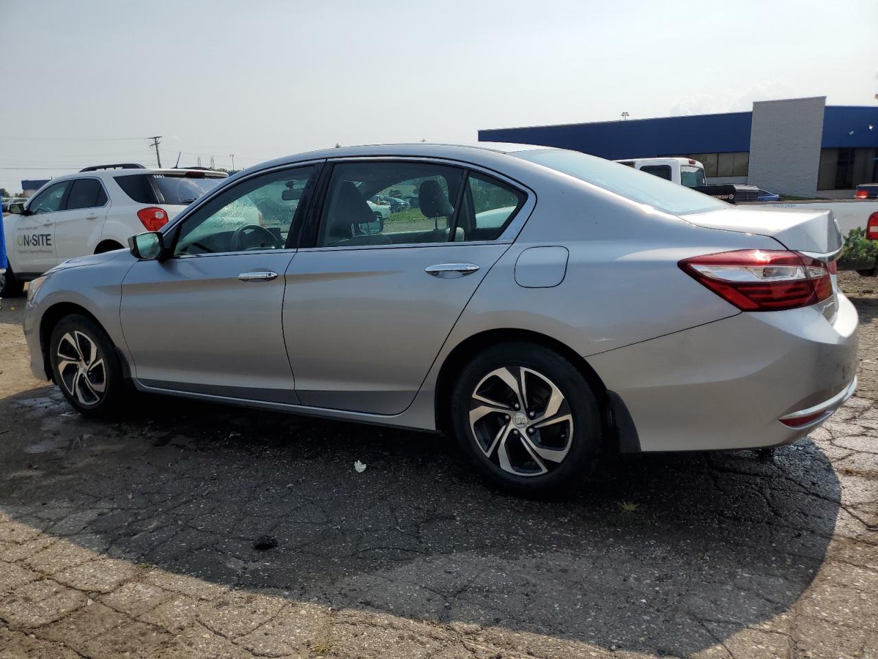 VIN 1HGCR2F32HA273142 2017 HONDA ACCORD no.2