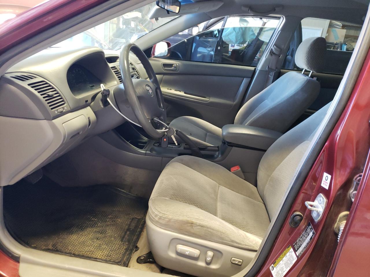 2004 Toyota Camry Le VIN: 4T1BF32K44U080193 Lot: 65621294