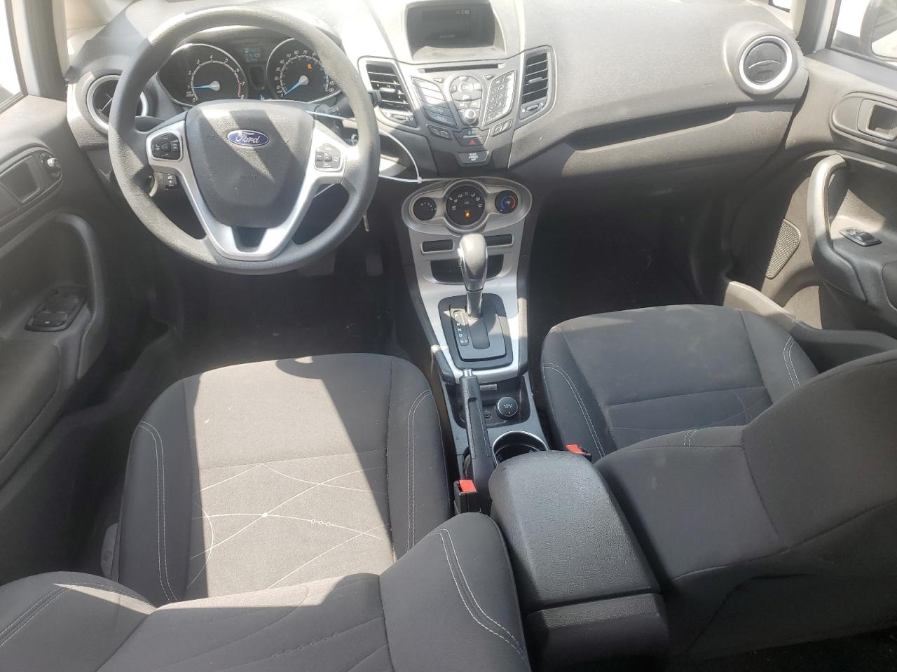 3FADP4EJ4KM145960 2019 Ford Fiesta Se