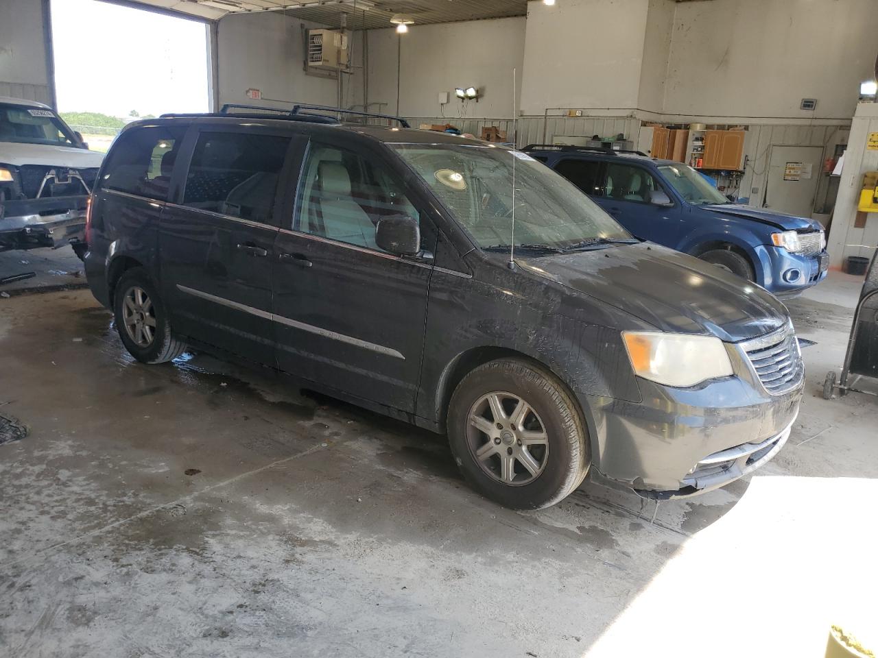 2A4RR5DG4BR612528 2011 Chrysler Town & Country Touring