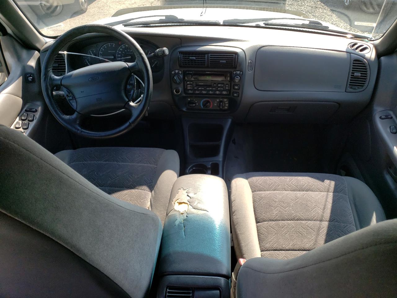 2000 Ford Explorer Xlt VIN: 1FMDU73E6YUB51625 Lot: 63055885