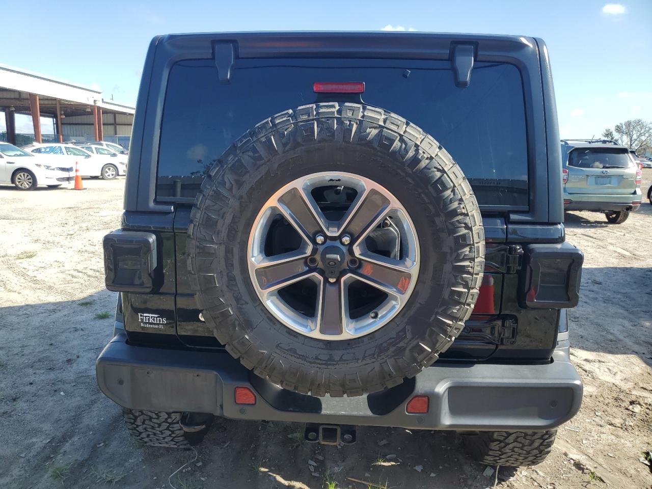 1C4HJXEG6JW249500 2018 Jeep Wrangler Unlimited Sahara