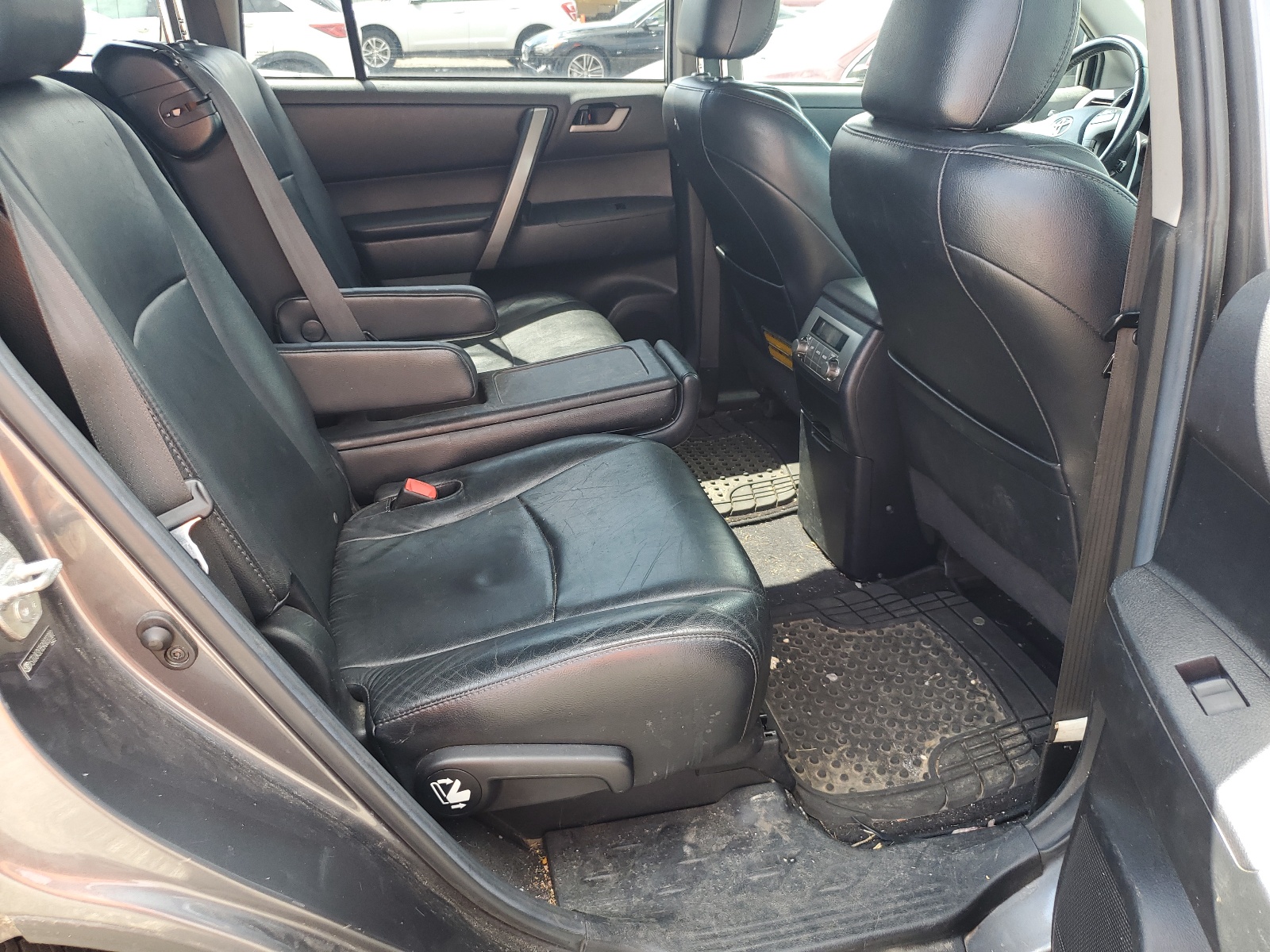 5TDJK3EH5AS037302 2010 Toyota Highlander Se