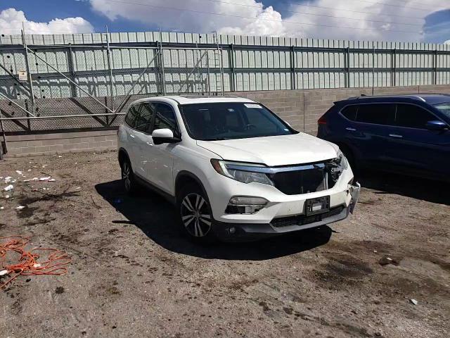 2HKRW1H81HH520230 2017 Honda Cr-V Exl