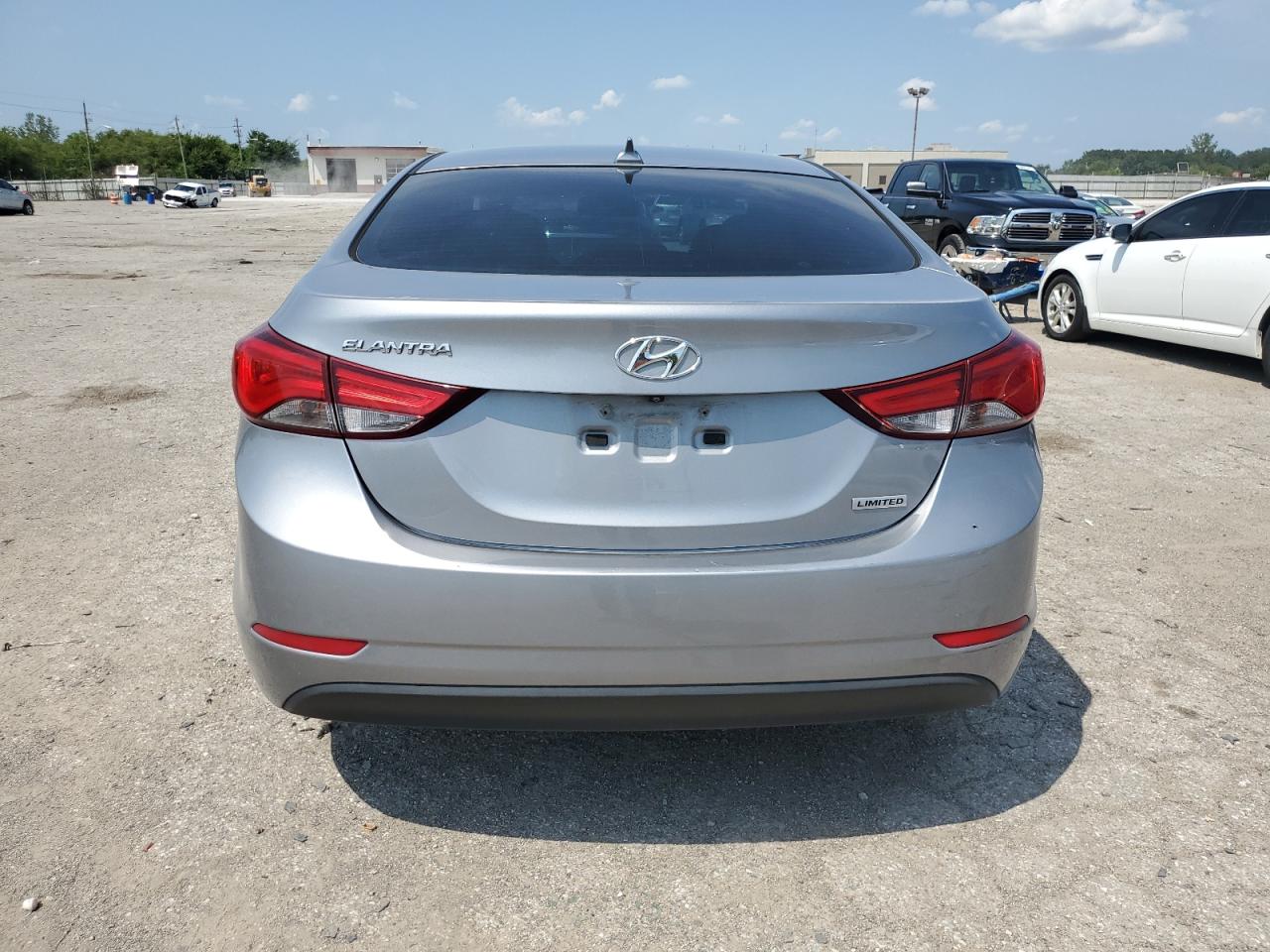 5NPDH4AE0FH593477 2015 Hyundai Elantra Se