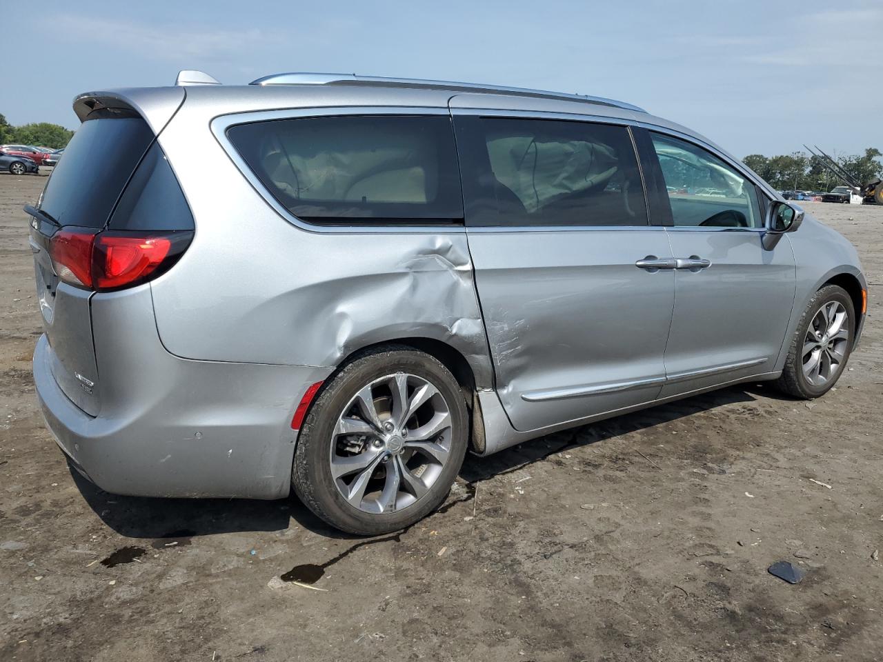 2020 Chrysler Pacifica - Image 3