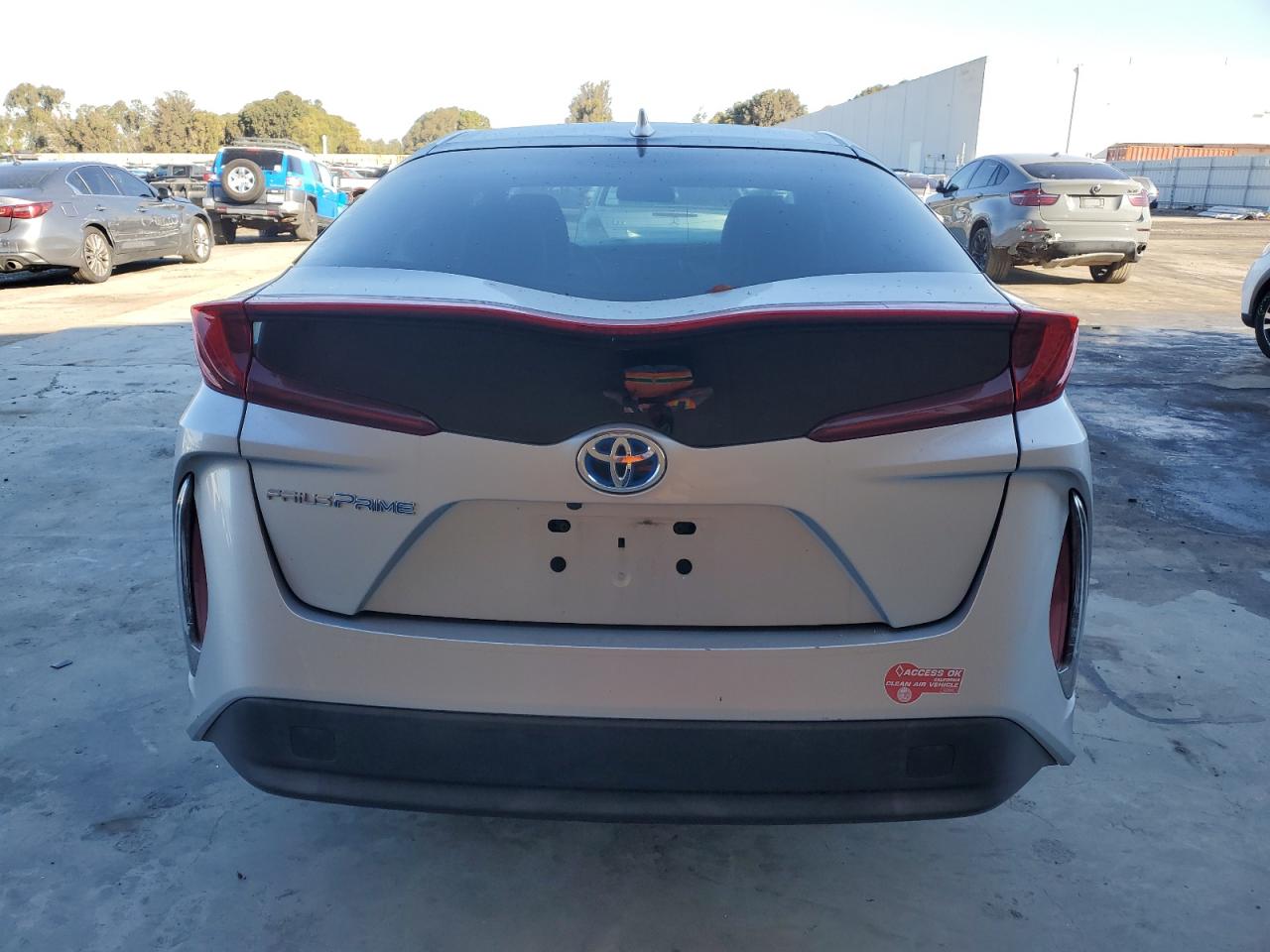 JTDKARFP5J3076926 2018 Toyota Prius Prime