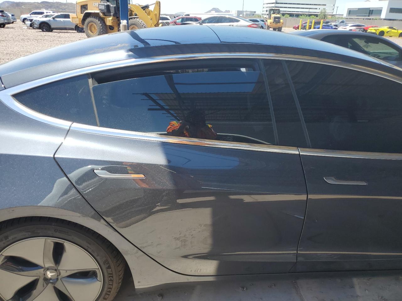 5YJ3E1EA1JF043576 2018 Tesla Model 3