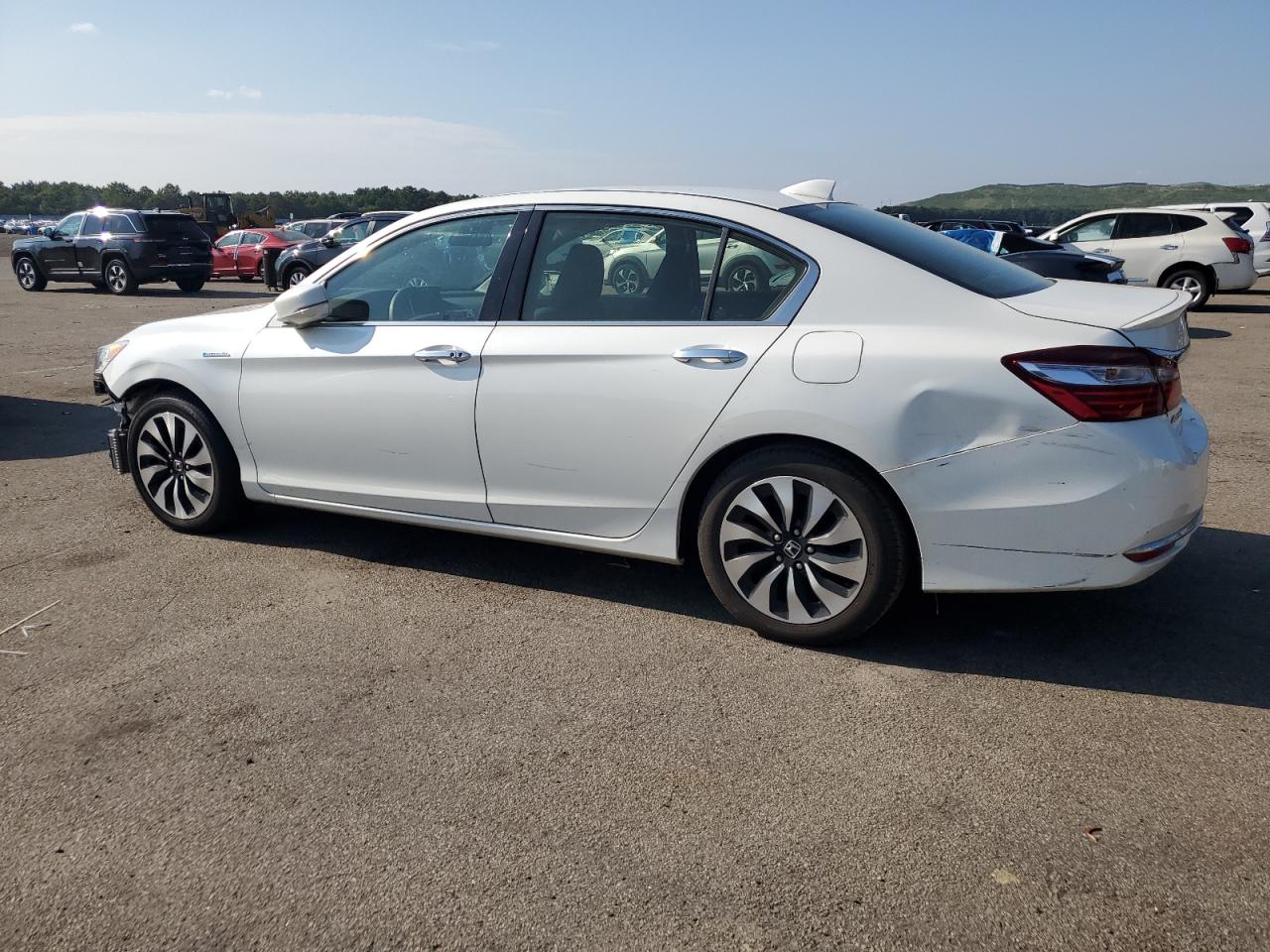 JHMCR6F38HC020710 2017 HONDA ACCORD - Image 2