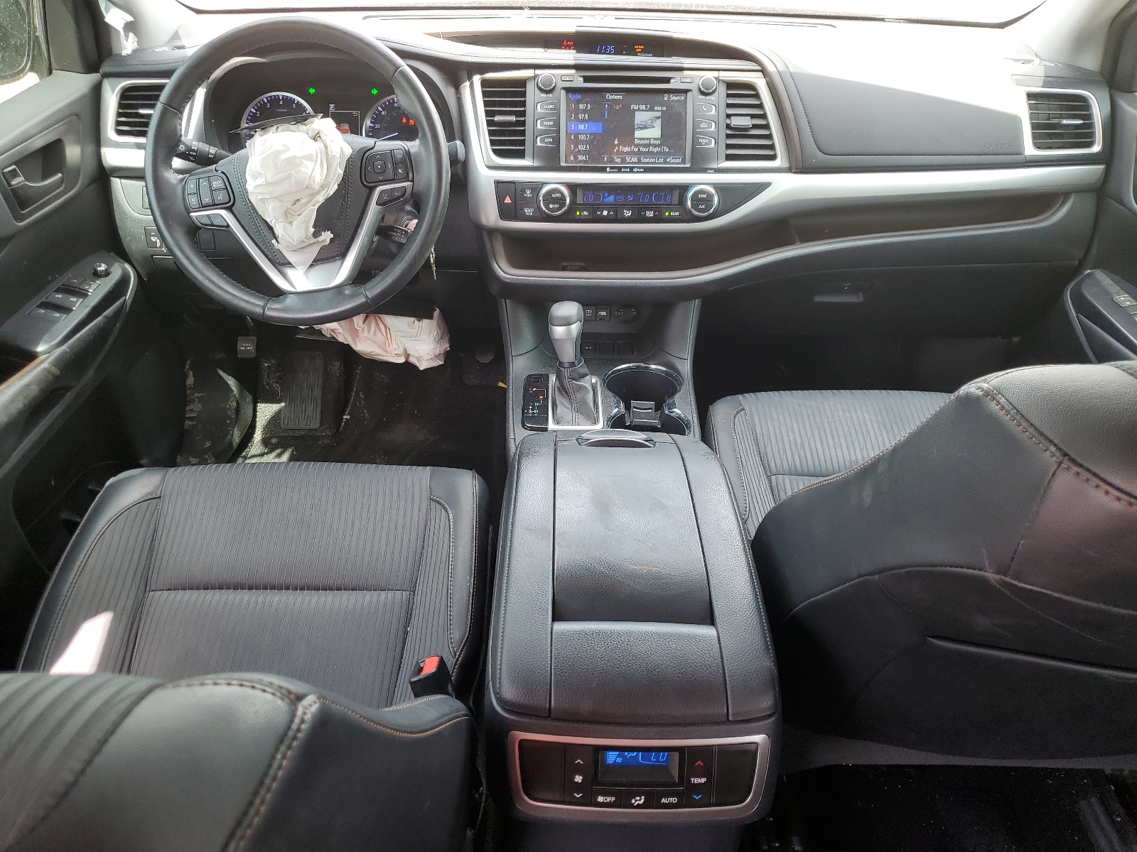 5TDZZRFHXKS363789 2019 Toyota Highlander Le