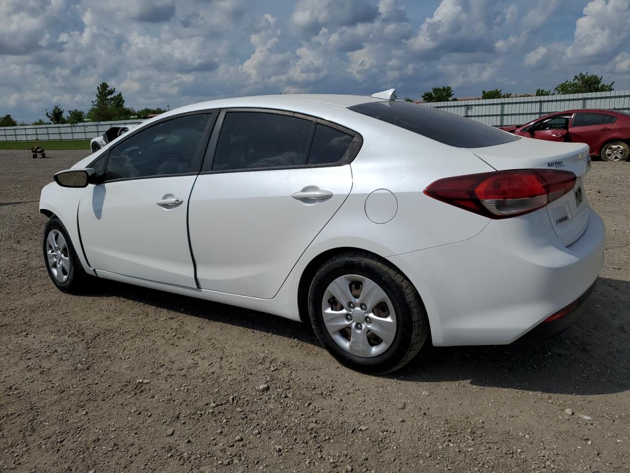 3KPFL4A76JE217713 2018 KIA FORTE - Image 2