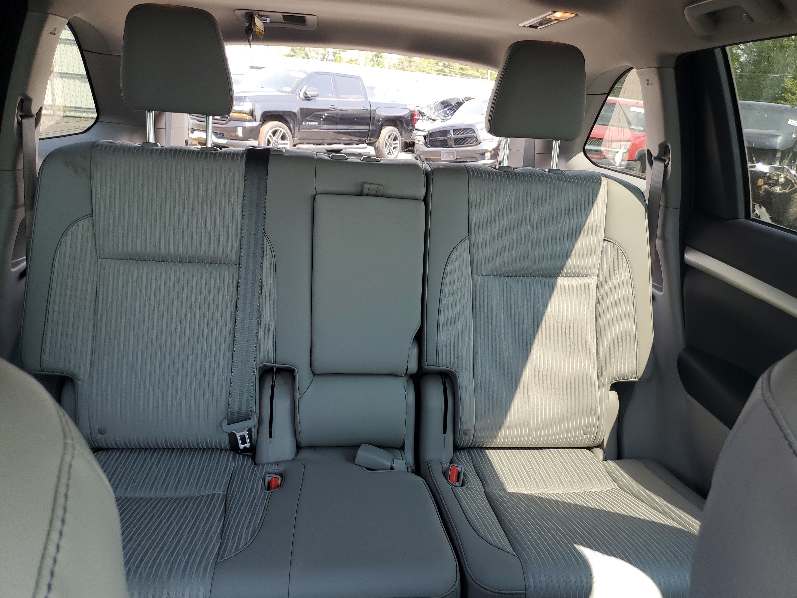 5TDBKRFH4GS253799 2016 Toyota Highlander Le