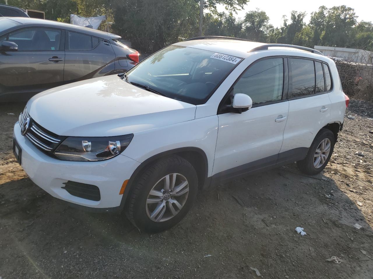 WVGBV7AX8HK000130 2017 VOLKSWAGEN TIGUAN - Image 1