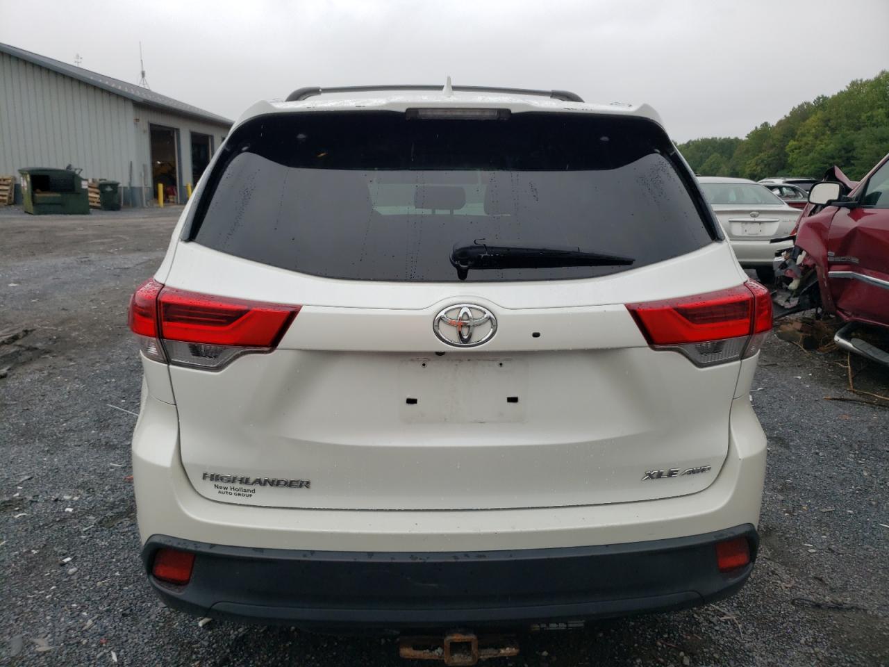 5TDJZRFH0HS364343 2017 Toyota Highlander Se