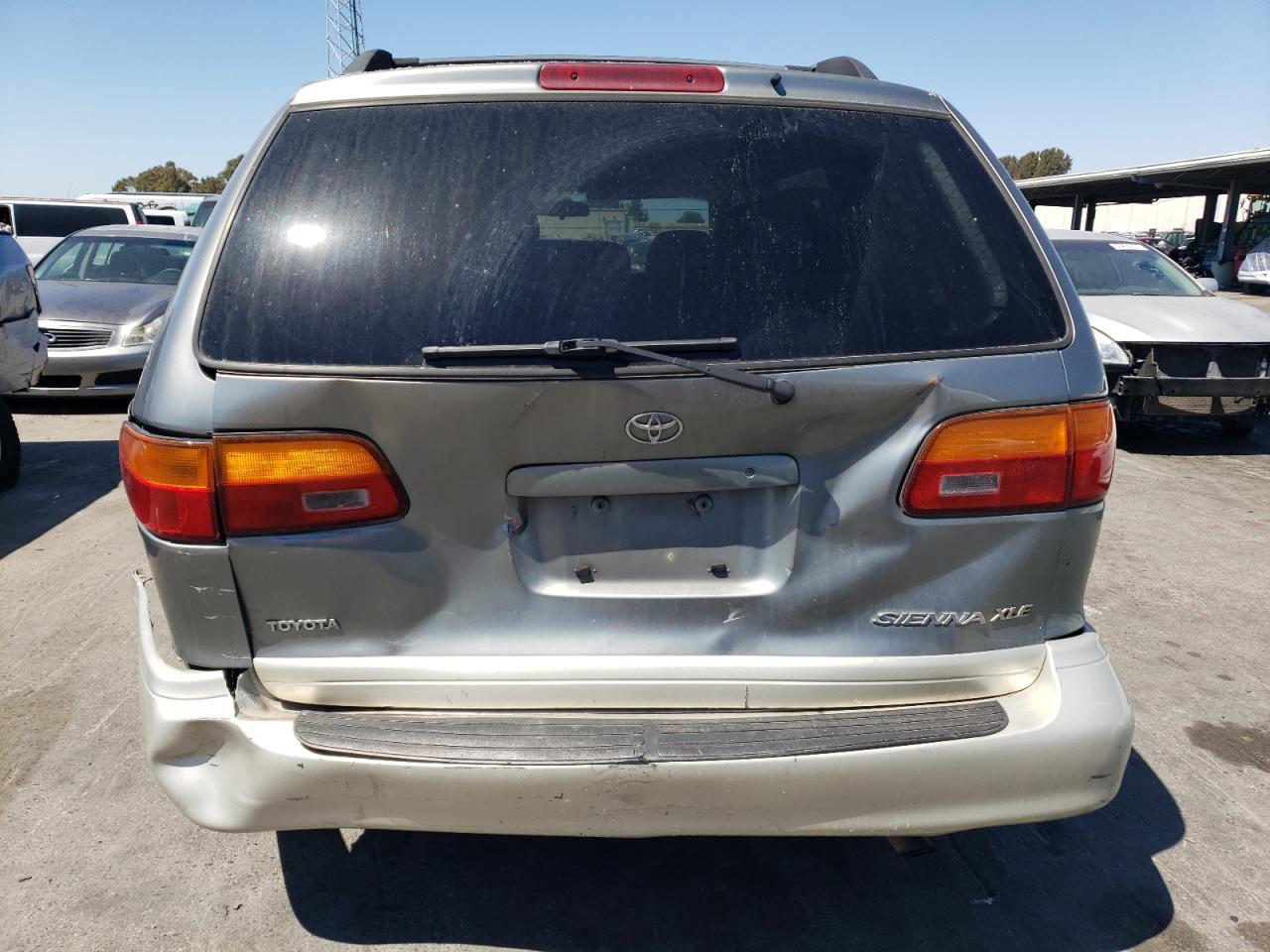 1998 Toyota Sienna Le VIN: 4T3ZF13C6WU039441 Lot: 69325924