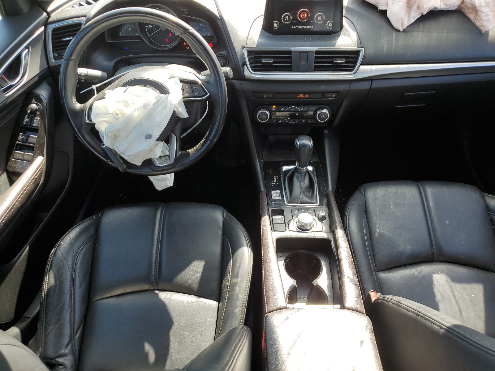 3MZBN1V36JM233699 2018 Mazda 3 Touring