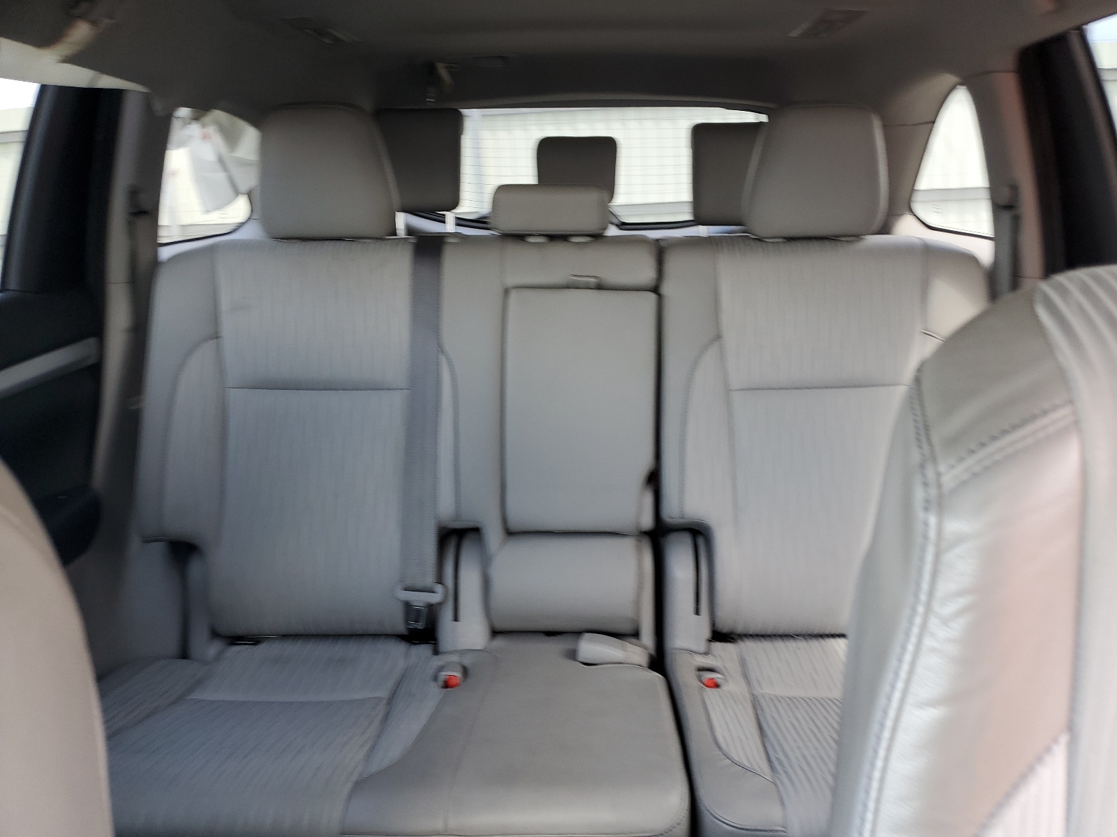 5TDBZRFH9JS821760 2018 Toyota Highlander Le