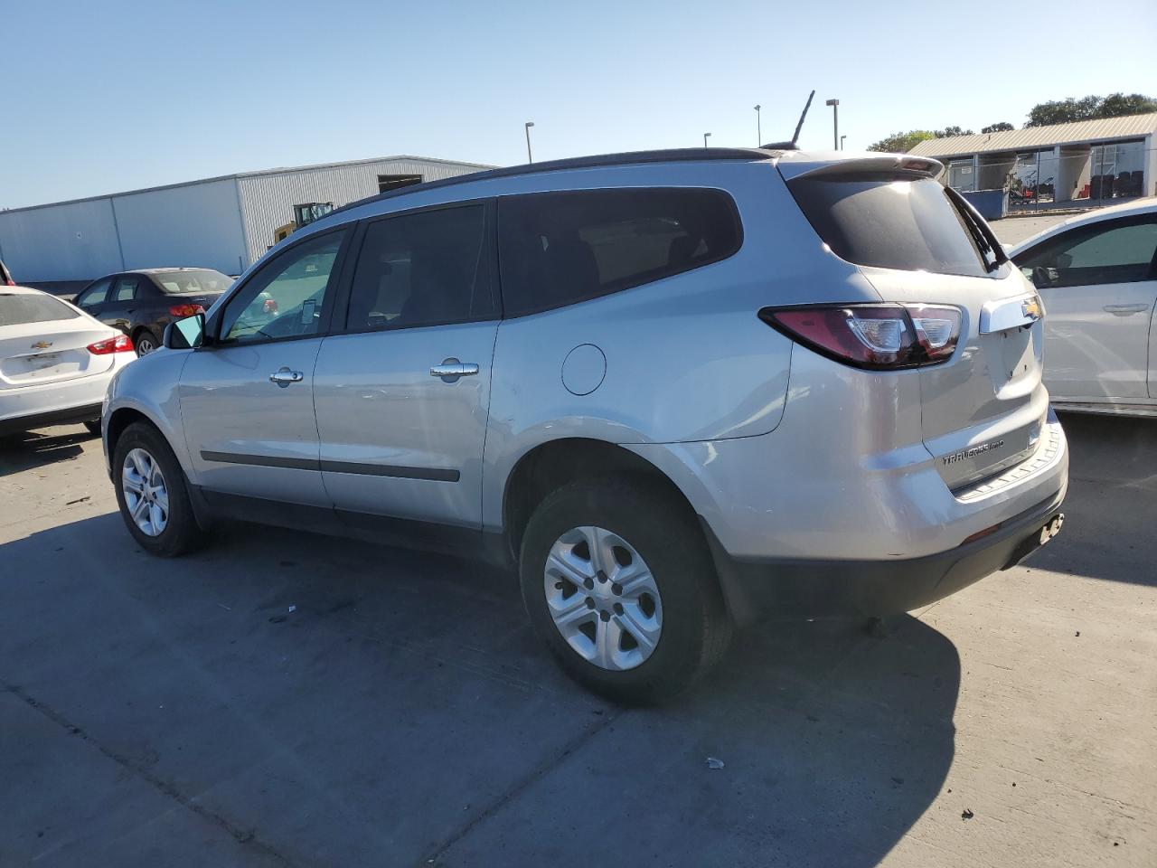 1GNKVFKD2HJ113992 2017 CHEVROLET TRAVERSE - Image 2