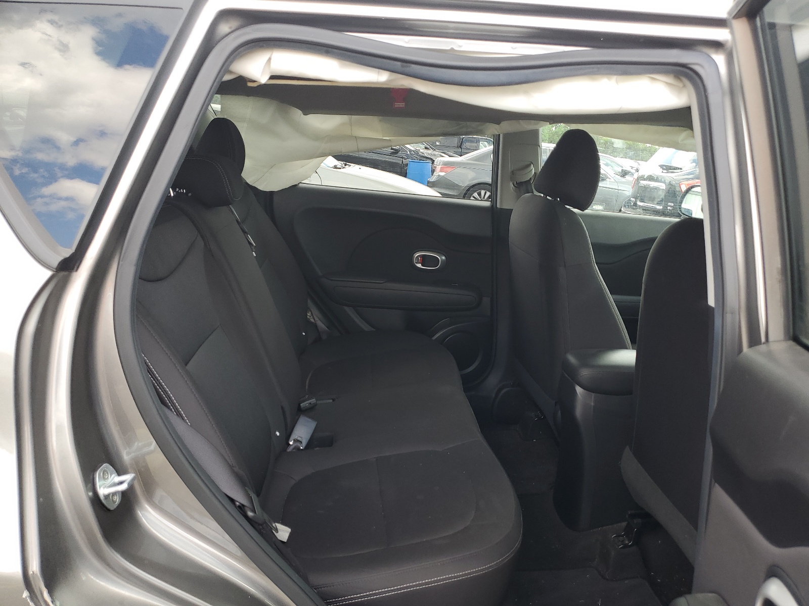 KNDJN2A28J7523213 2018 Kia Soul