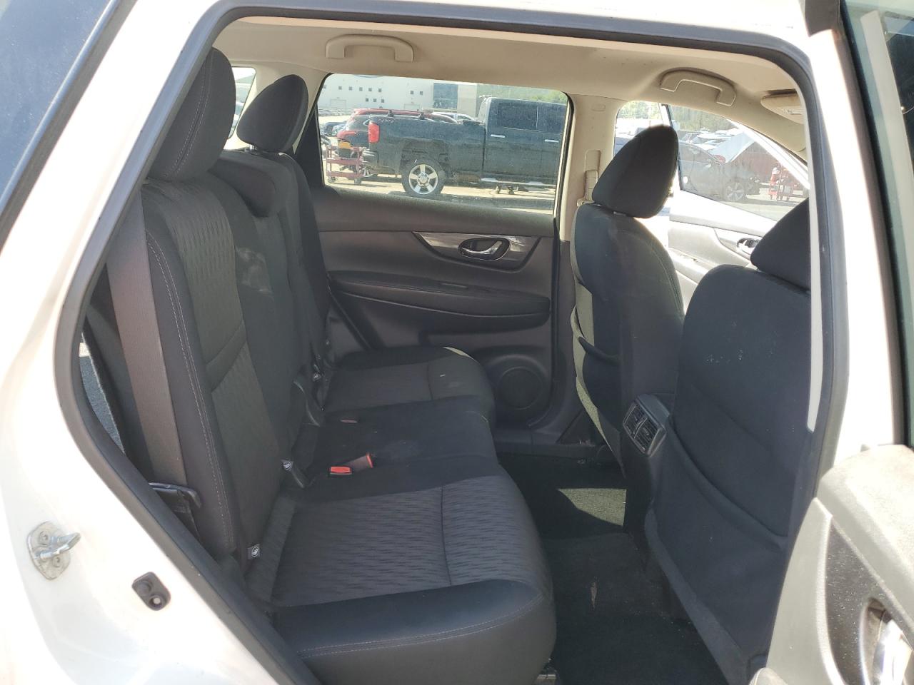 2017 Nissan Rogue - Image 11
