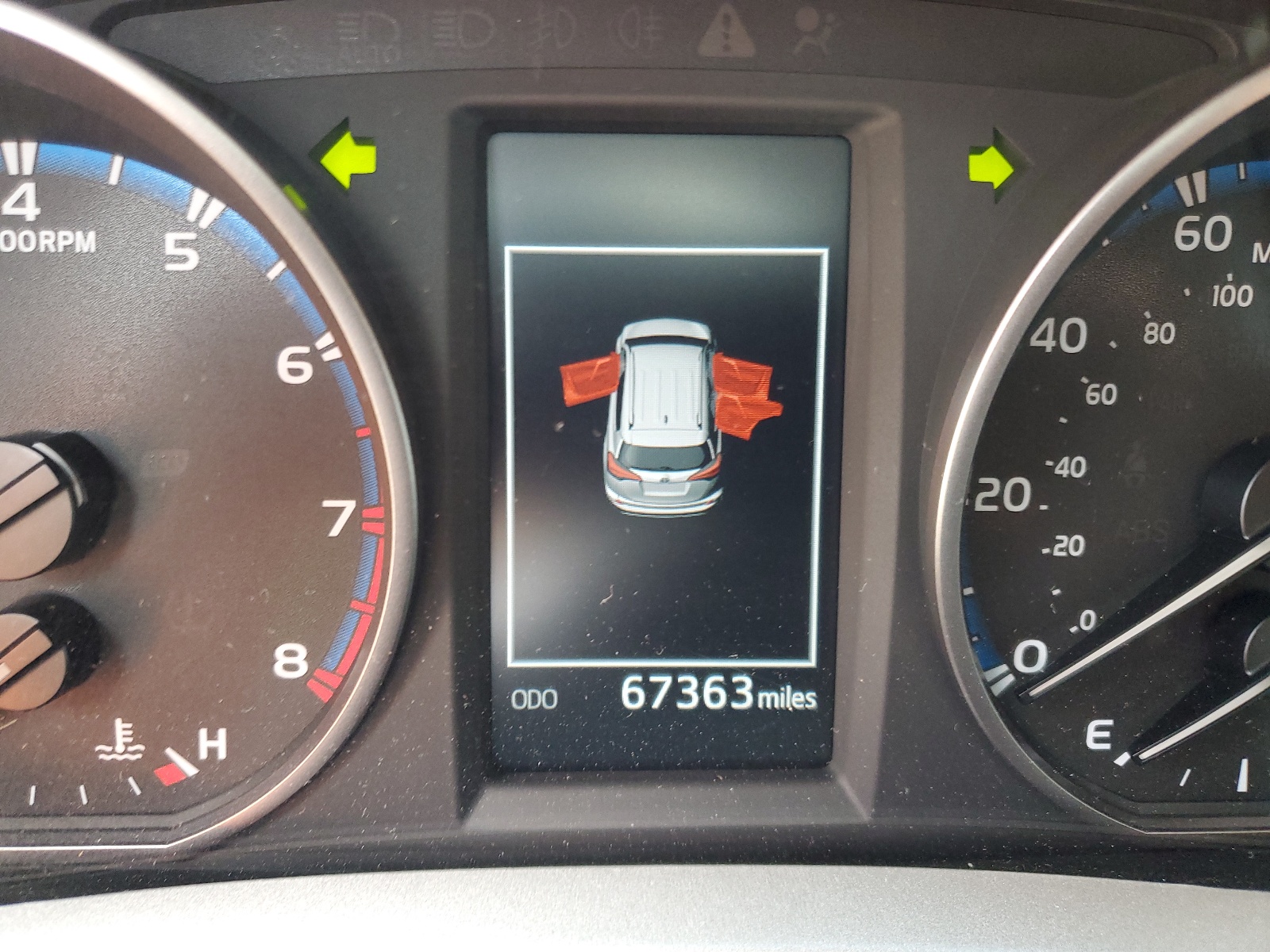 2T3ZFREV3HW354357 2017 Toyota Rav4 Le