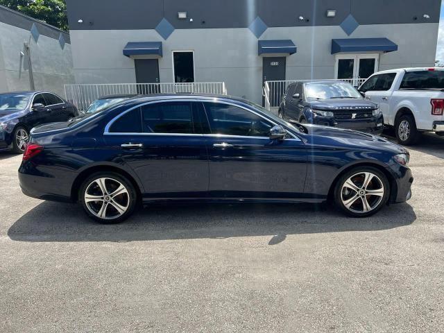 2018 Mercedes-Benz E 300 vin: WDDZF4JB8JA371664