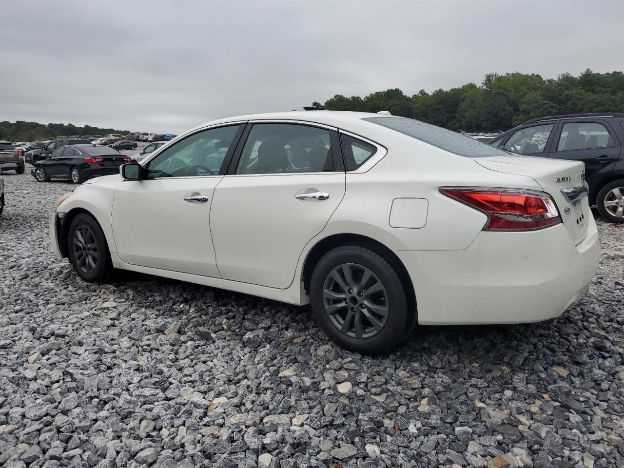 2015 Nissan Altima - Image 2