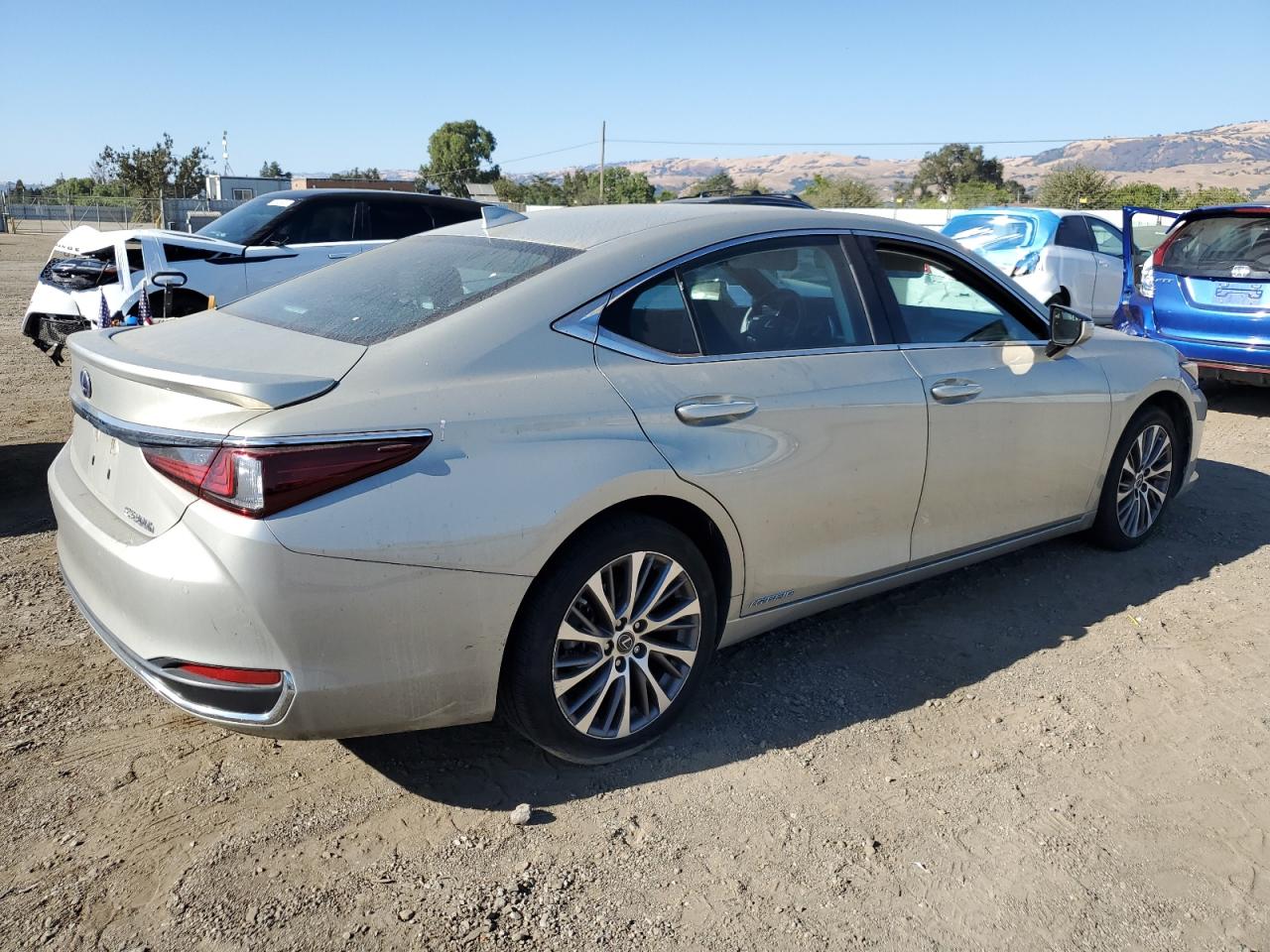 2019 Lexus ES - Image 3