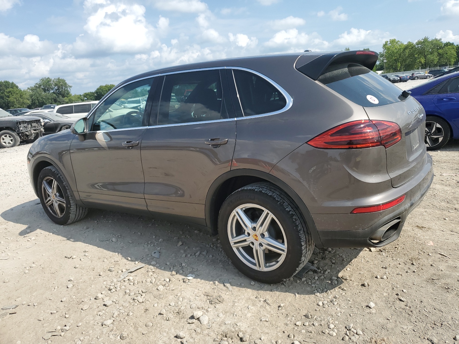 2016 Porsche Cayenne vin: WP1AA2A27GKA10681