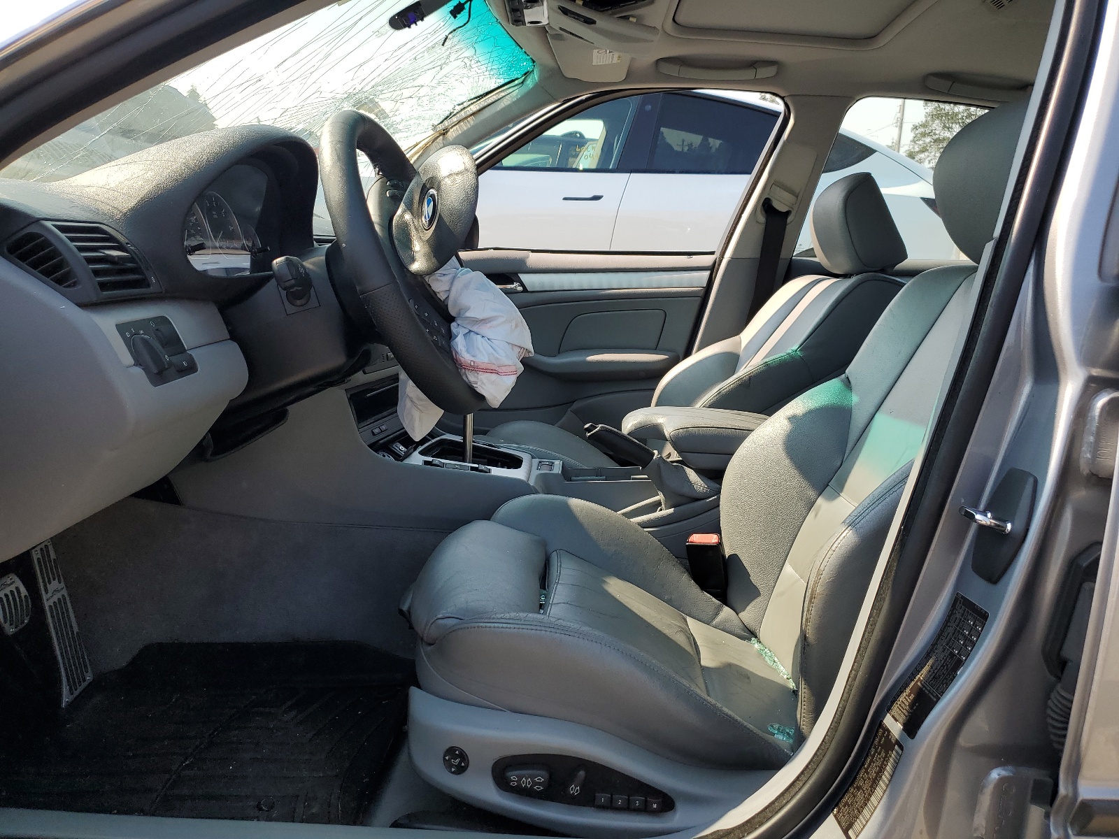 WBAEV53494KM33228 2004 BMW 330 I