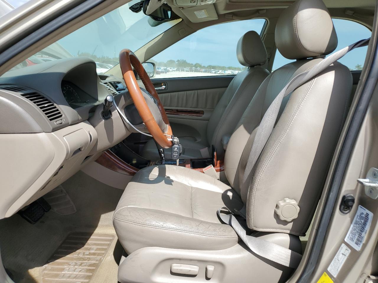 2003 Toyota Camry Le VIN: 4T1BF30K83U556074 Lot: 67303544