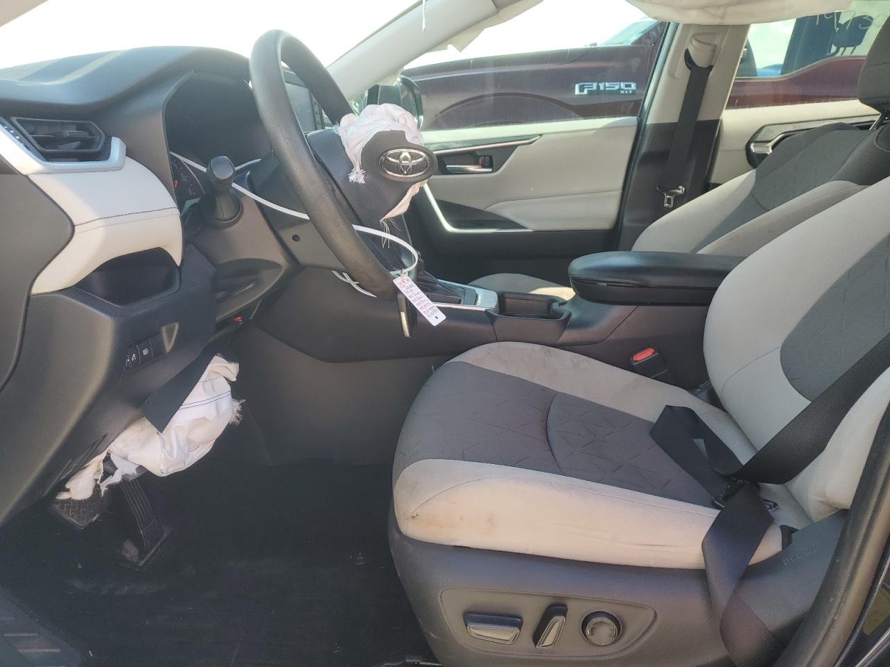 2020 Toyota Rav4 Xle VIN: 2T3W1RFV5LW058913 Lot: 67635874