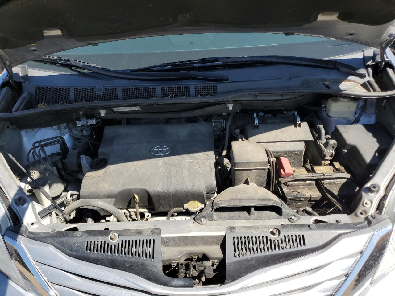 2016 Toyota Sienna - Image 12