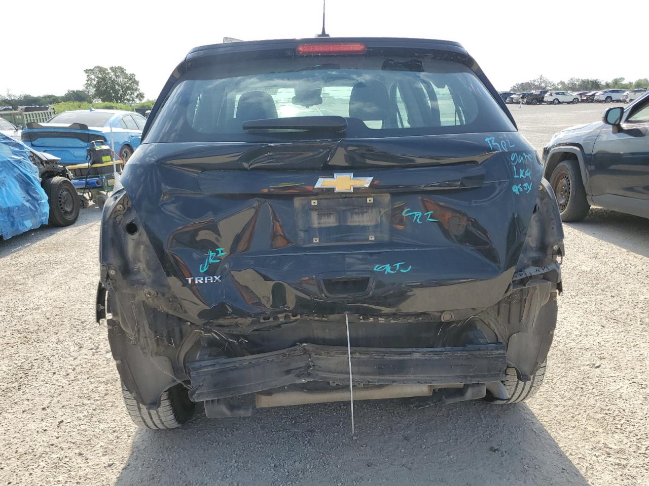 2018 Chevrolet Trax Ls VIN: 3GNCJKSB9JL325214 Lot: 65924144