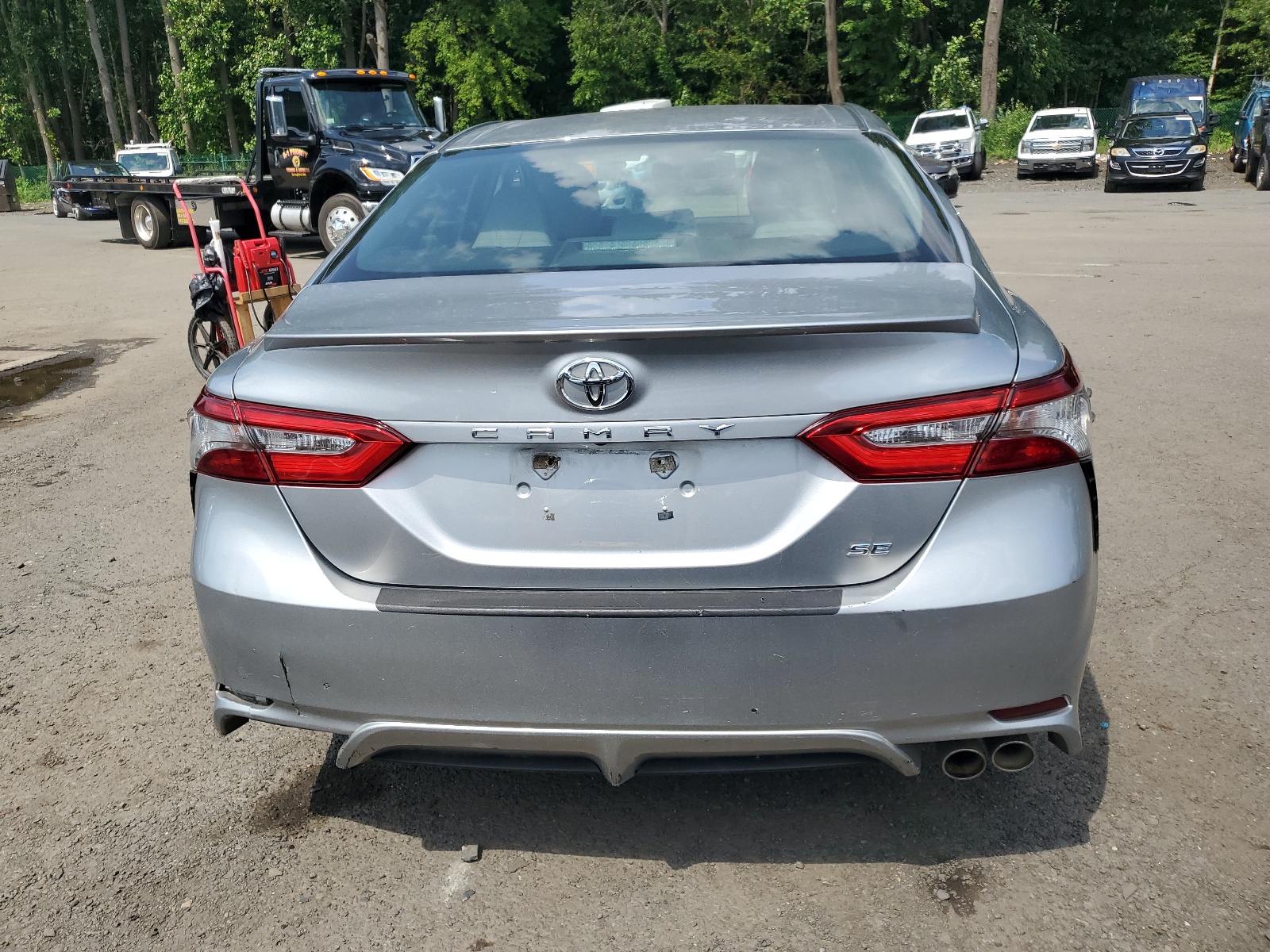 2018 Toyota Camry L vin: 4T1B11HK0JU656383